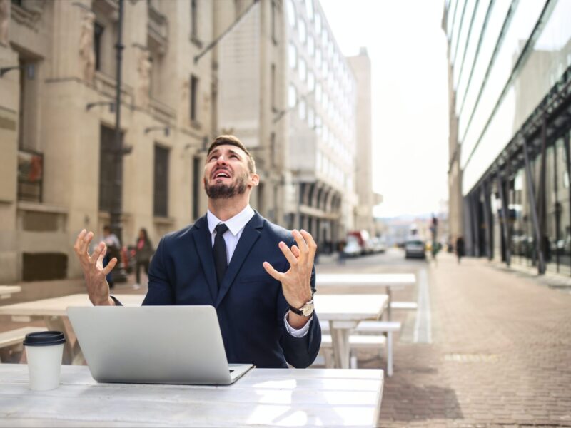 ¿E-mail incendiario? Stop: Estas prácticas de Mindfulness e Inteligencia Emocional pueden ayudarte.
