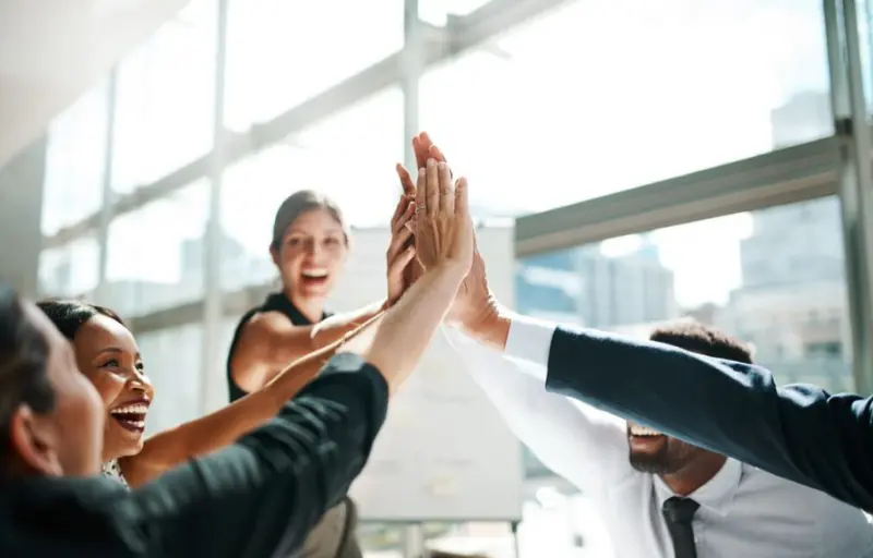 Grupo de personas en un taller con el método Umanbi y Liderazgo Ético