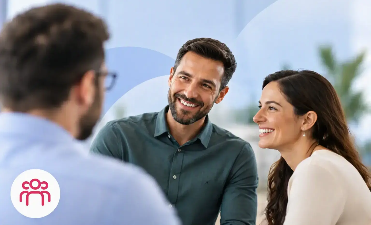 Formación y desarrollo de equipos: compañeros de trabajo conversando con confianza
